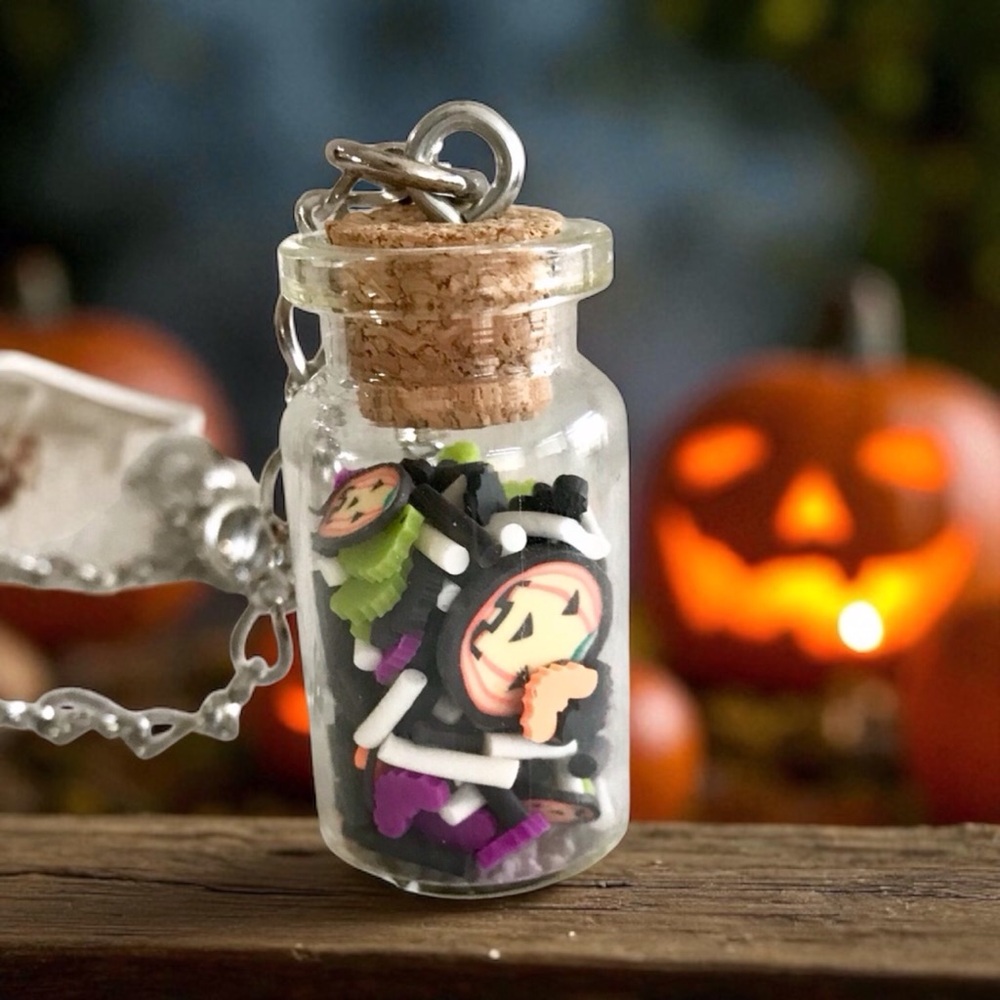 🆕 Jack O Lanterns and Bats in a Jar Pendant Necklace Stainless Steel